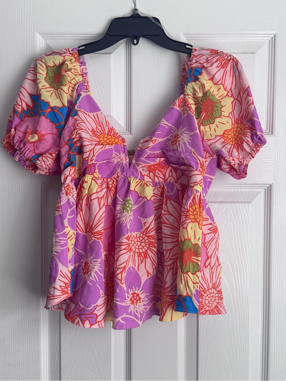 entro Vibrant Floral V-Neck Puff Sleeve Blouse